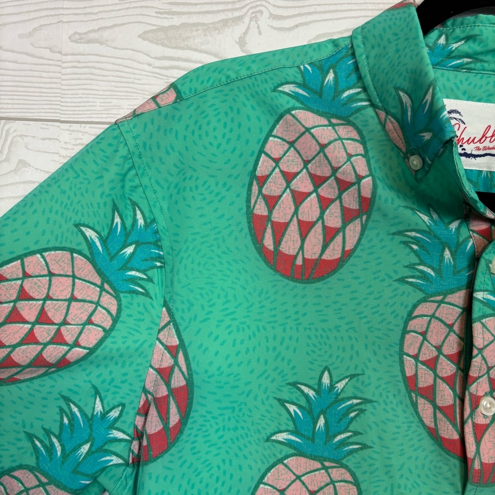 CHUBBIES HAWAIIAN PINEAPPLE SHORT SLEEVE PERFORMANCE POLO PULLOVER MEDIUM - Picture 2 of 7